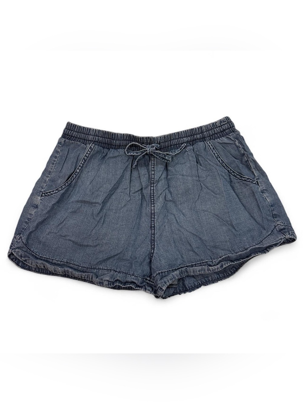 Pull on denim blue shorts with drawstring waist by Universal Thread